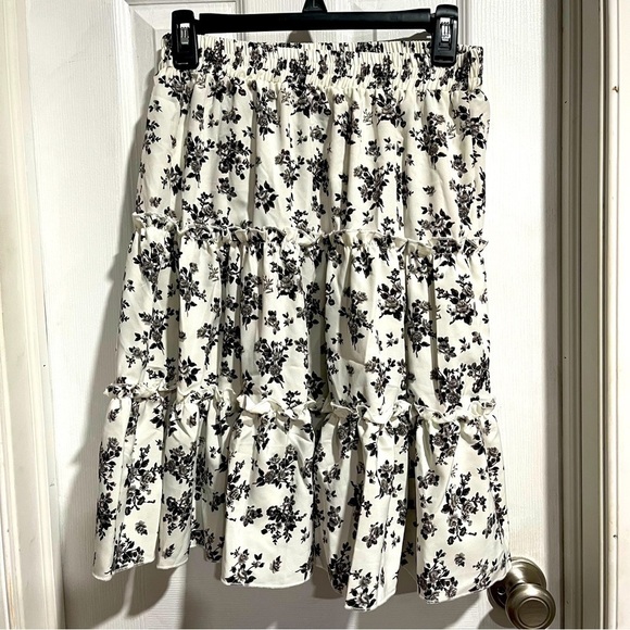 SHEIN black and white floral dress, elastic waist, woman's M - Picture 2 of 7
